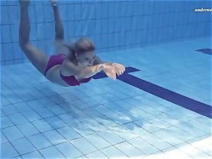 super hot Elena shows what she can do under water
